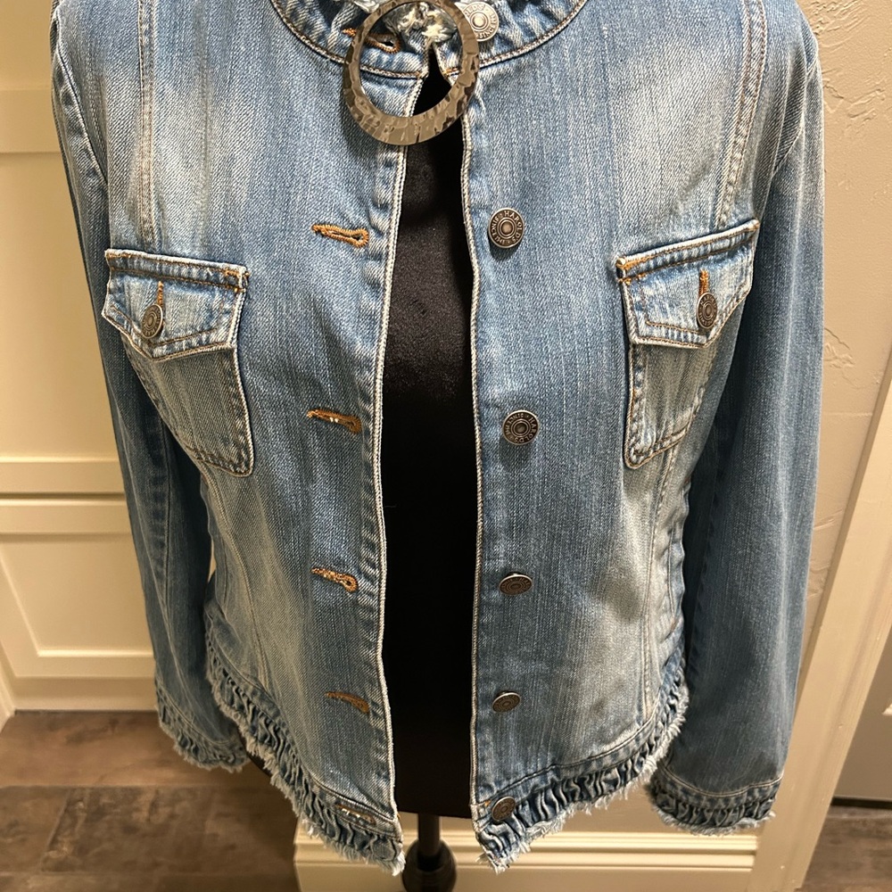 Harold’s cute Denim Jacket with Frayed Hem